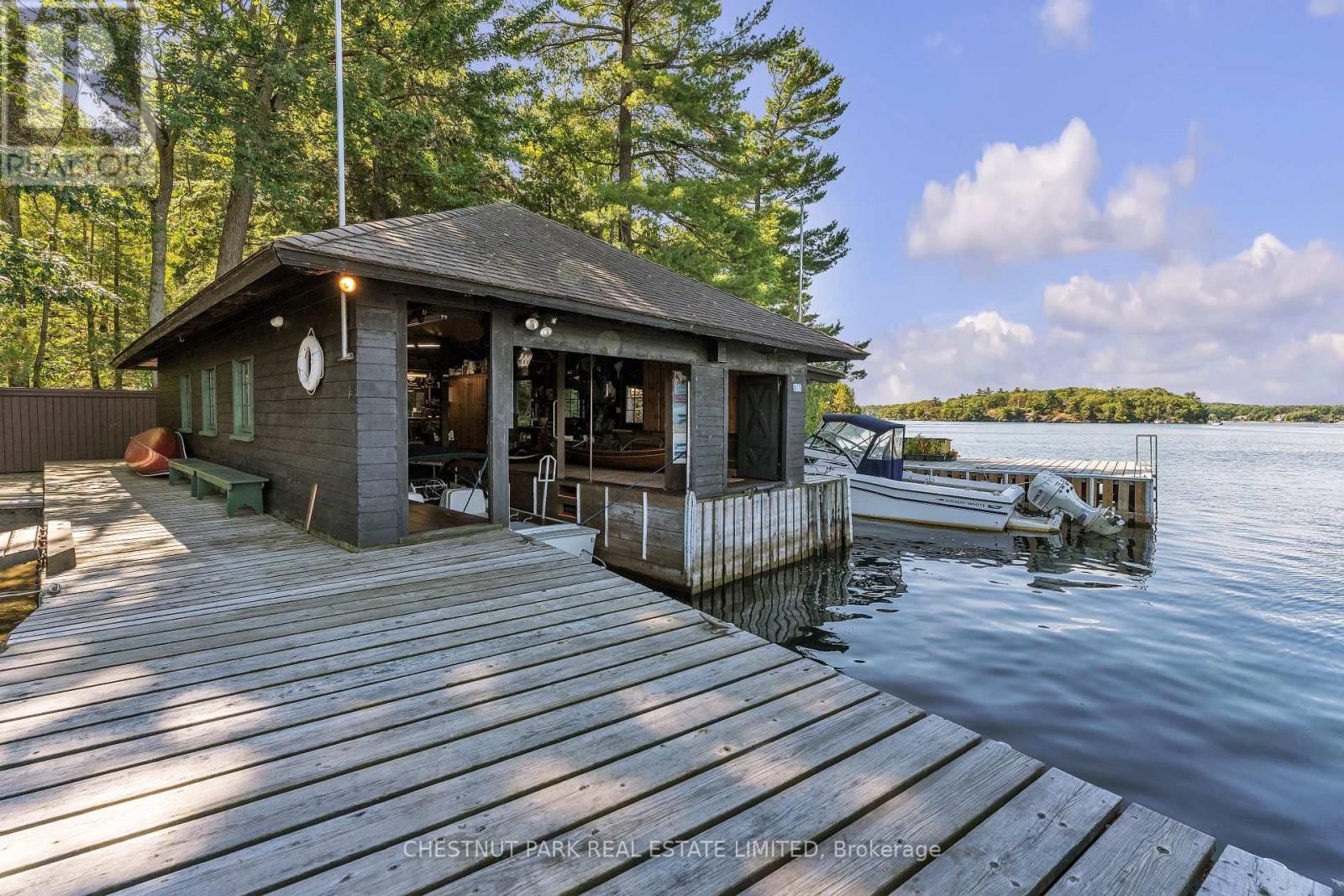 36 BOSTWICK ISLAND Image 32