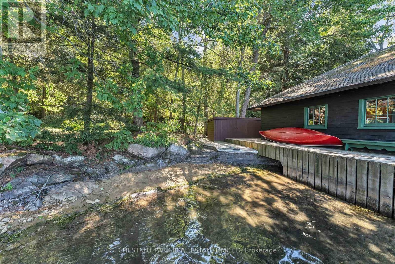 36 BOSTWICK ISLAND Image 34