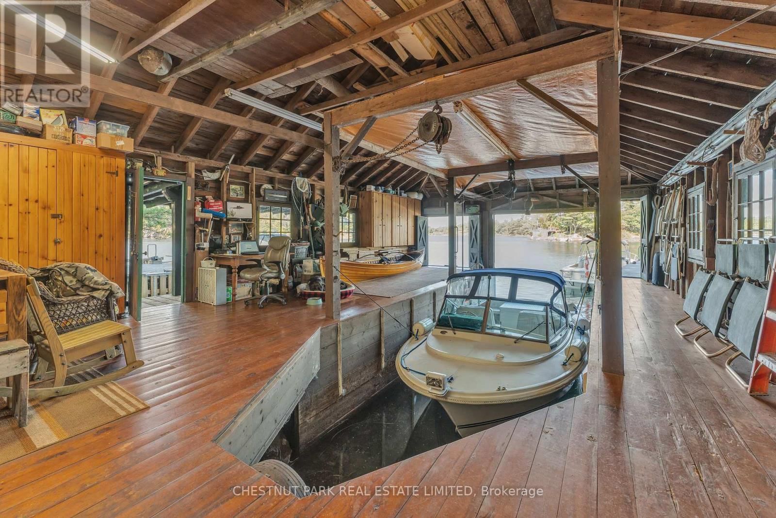 36 BOSTWICK ISLAND Image 36