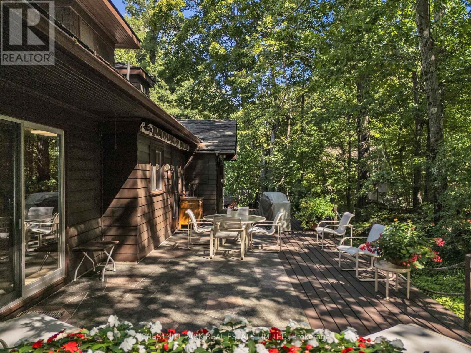 36 BOSTWICK ISLAND Image 37