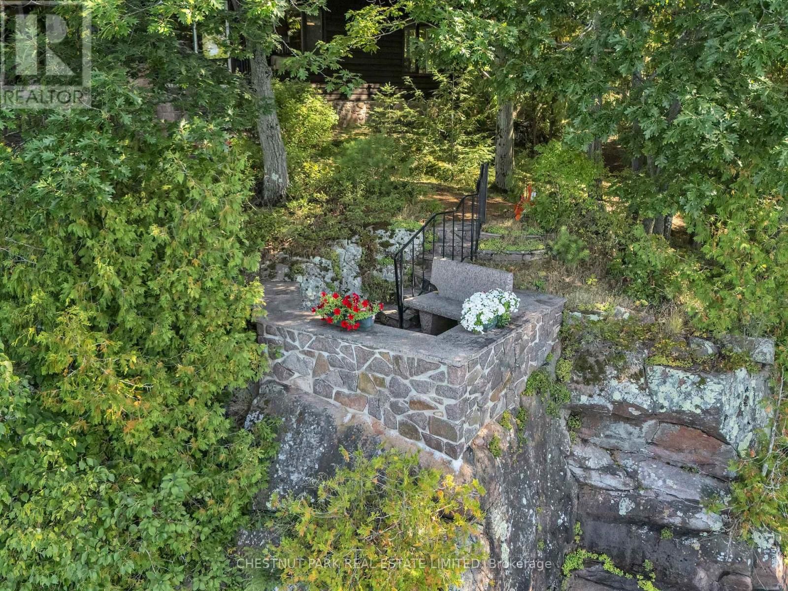 36 BOSTWICK ISLAND Image 40