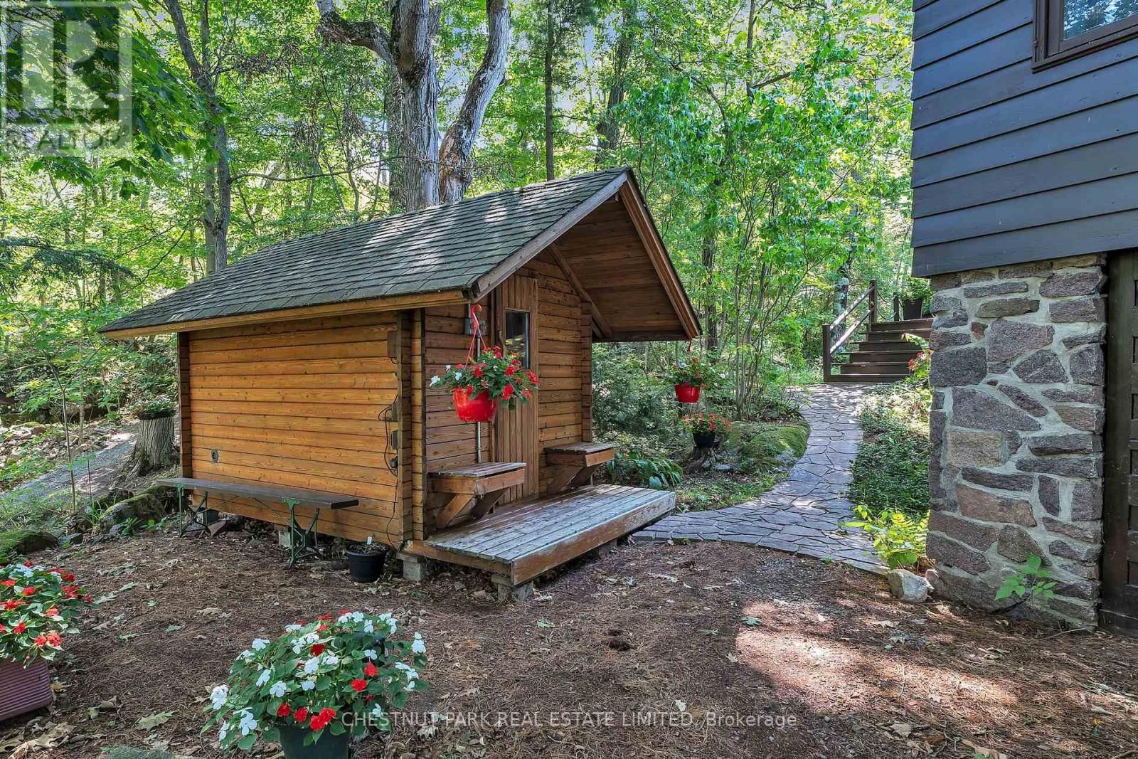 36 BOSTWICK ISLAND Image 42