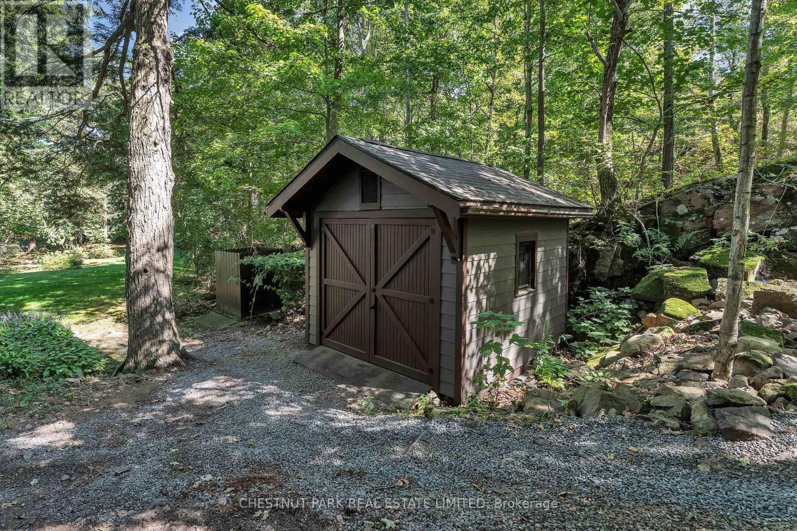 36 BOSTWICK ISLAND Image 43