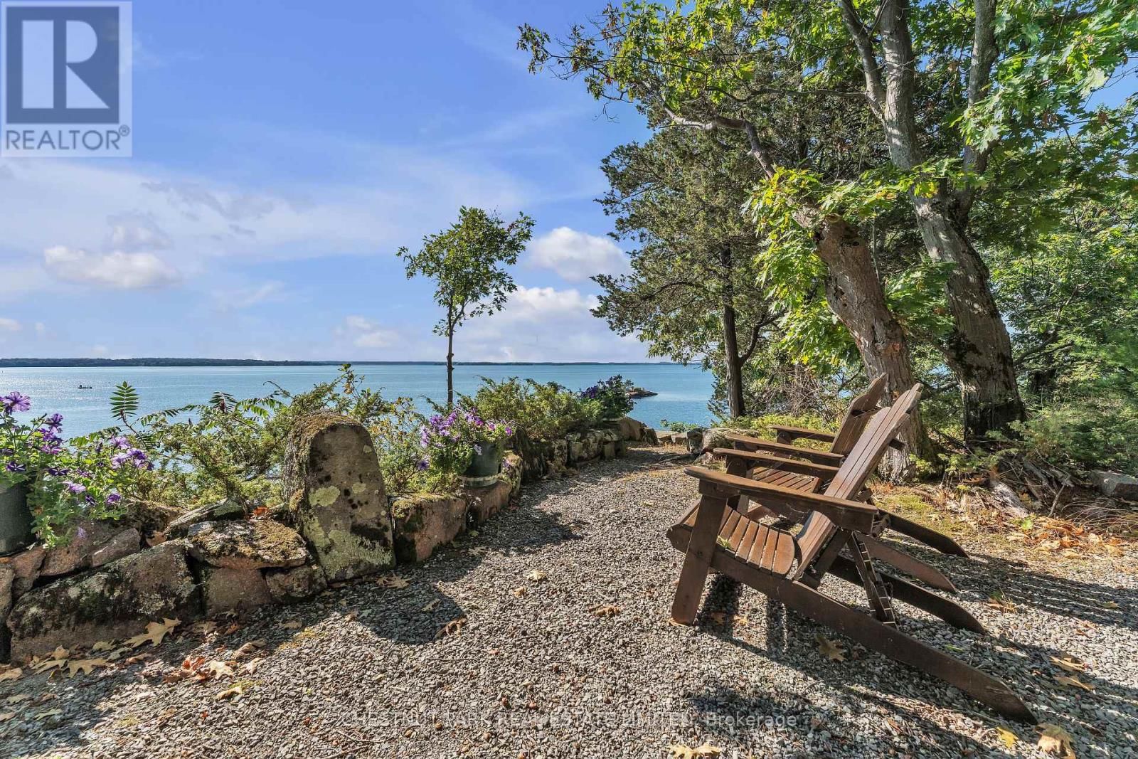 36 BOSTWICK ISLAND Image 45