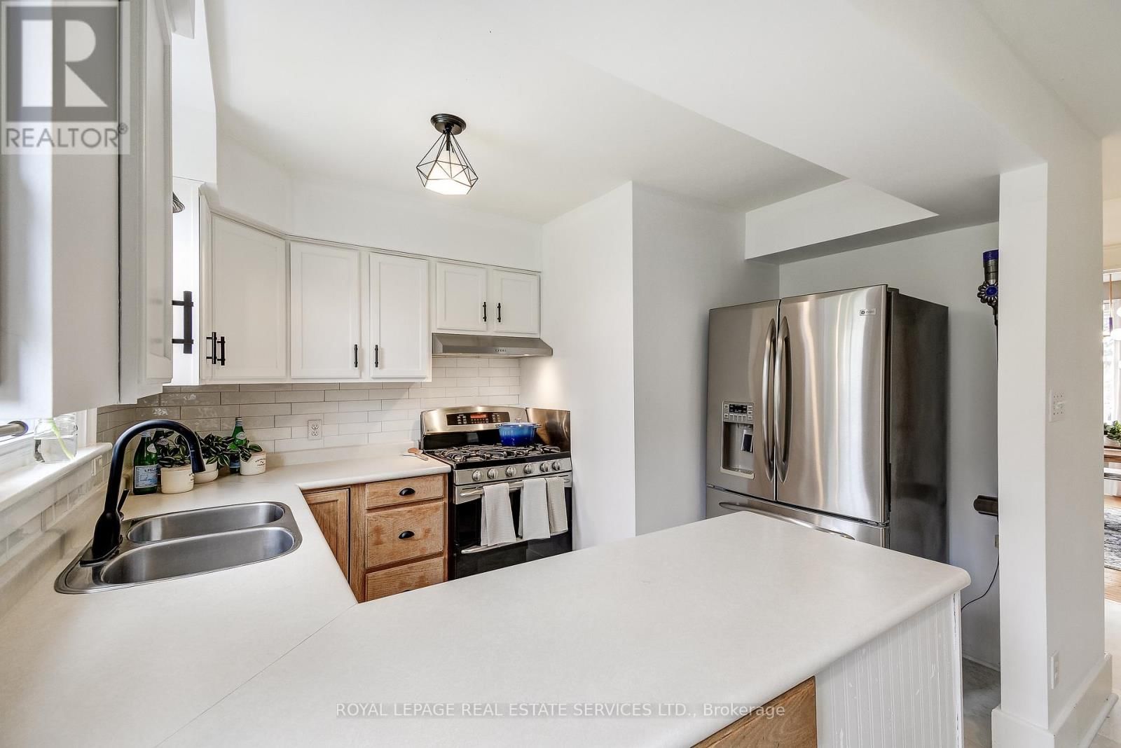 139 LAKE STREET Image 17