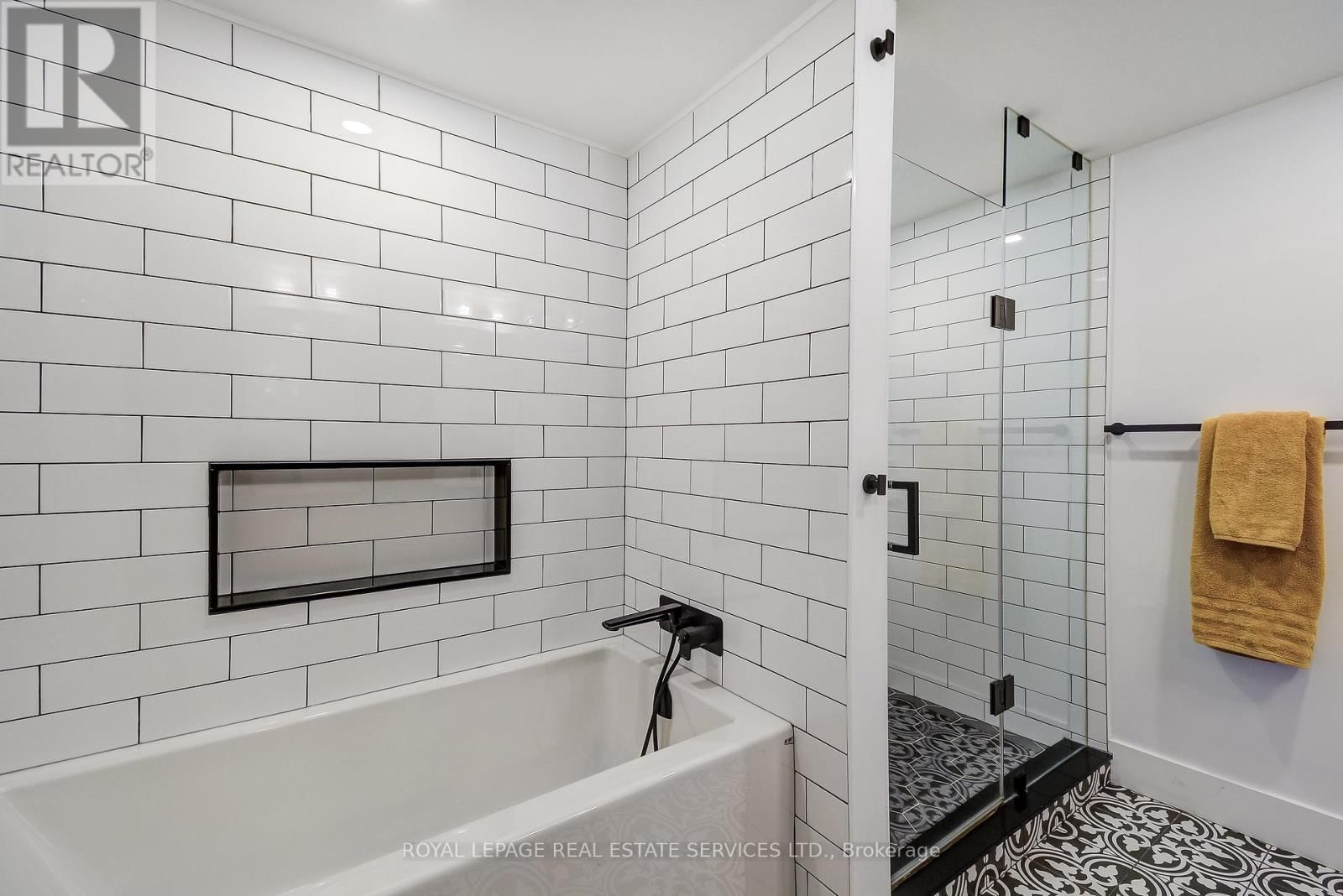 139 LAKE STREET Image 32