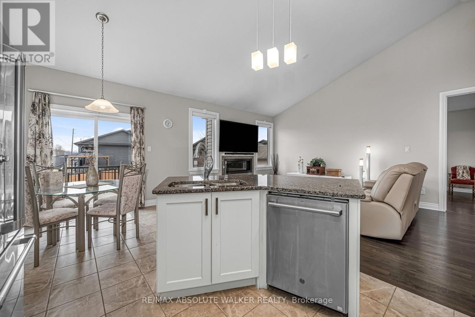 272 STERLING STREET Image 11