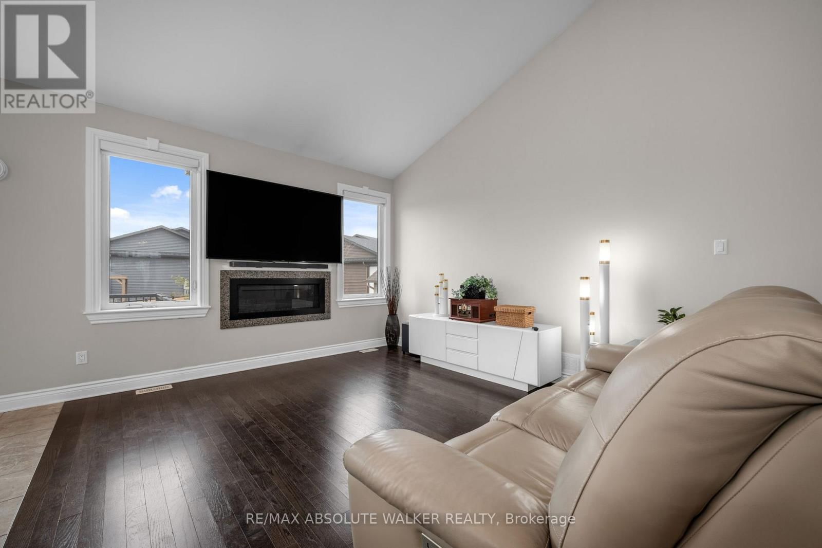 272 STERLING STREET Image 12