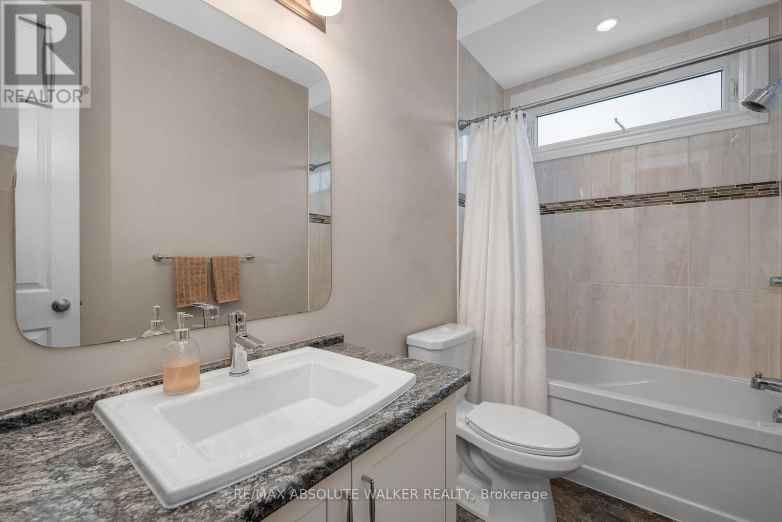 272 STERLING STREET Image 22