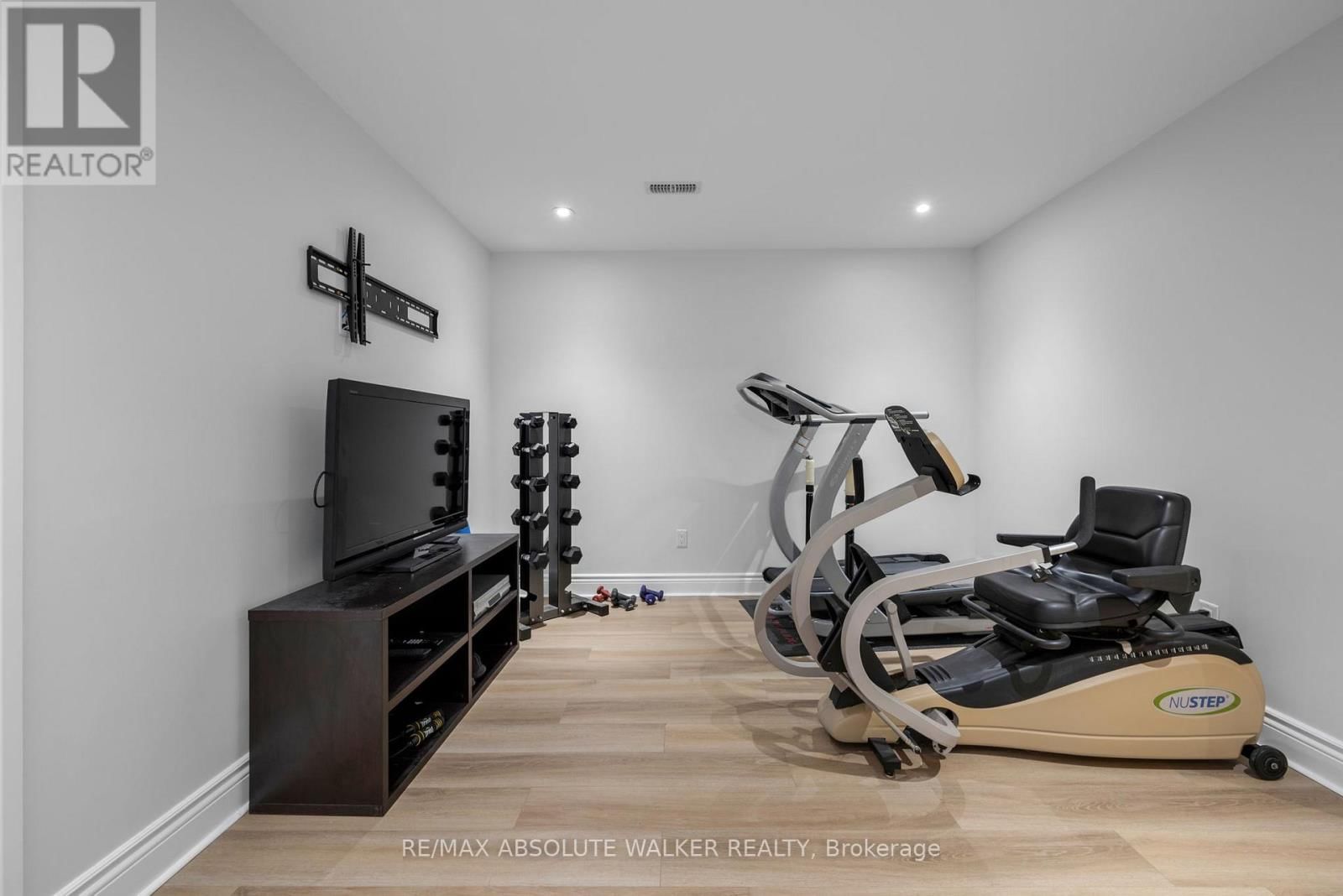 272 STERLING STREET Image 28