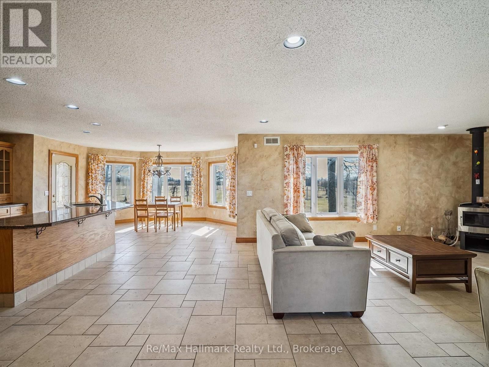 232 EIGHTH ROAD EAST Image 16