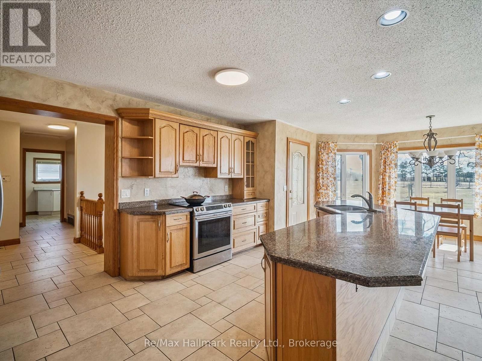 232 EIGHTH ROAD EAST Image 19