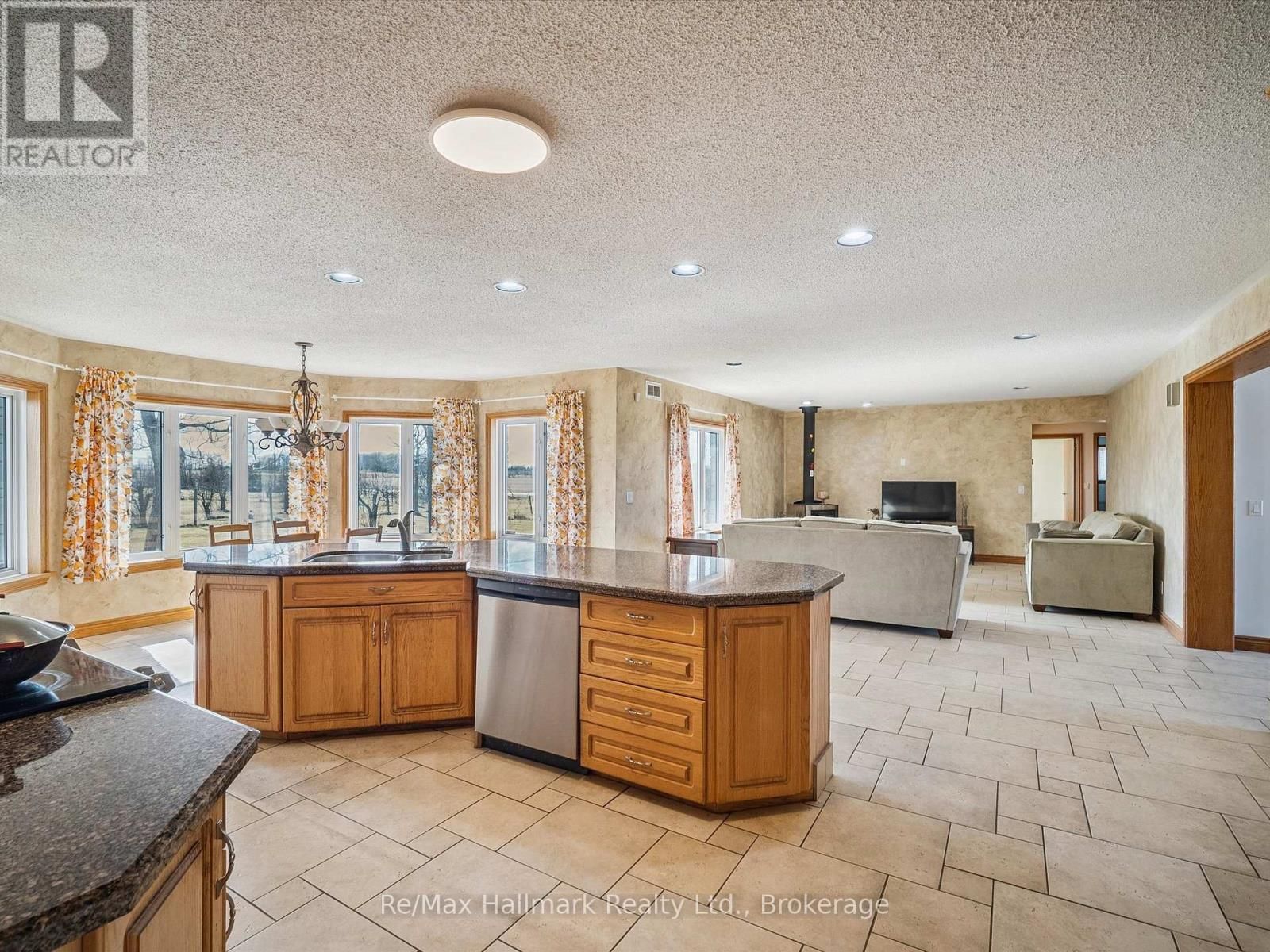 232 EIGHTH ROAD EAST Image 21