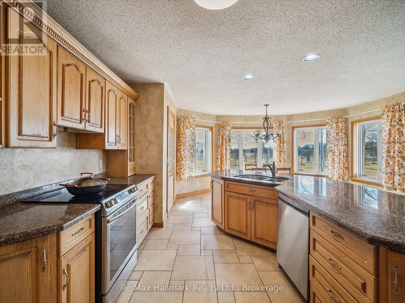 232 EIGHTH ROAD EAST Image 26