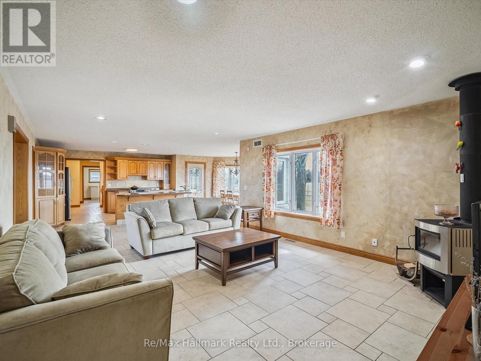 232 EIGHTH ROAD EAST Image 27