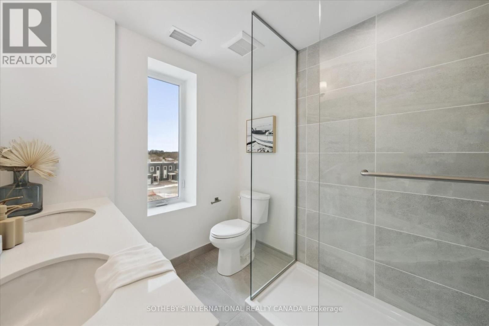 201 - 19B WEST STREET NORTH Image 17