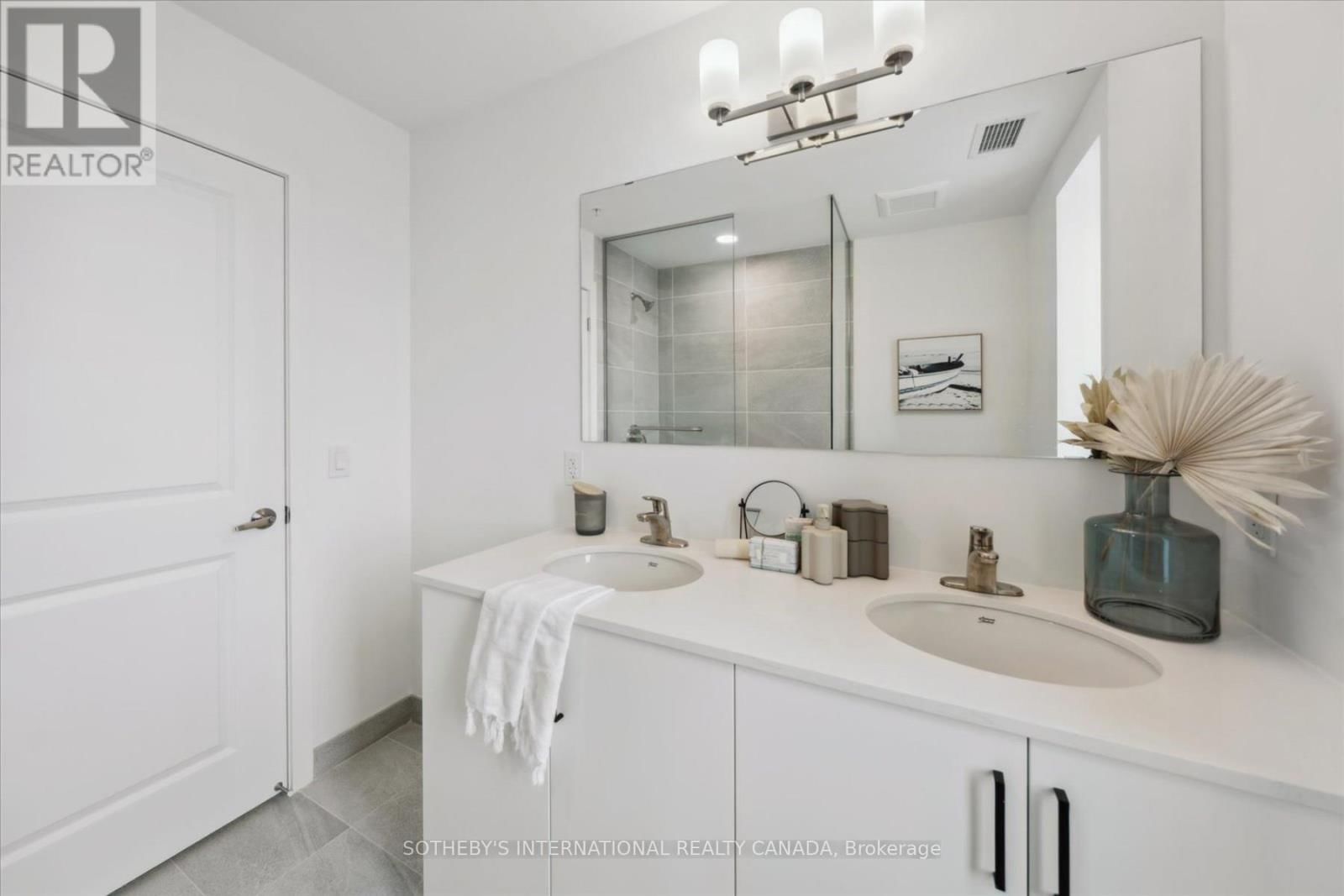 201 - 19B WEST STREET NORTH Image 21