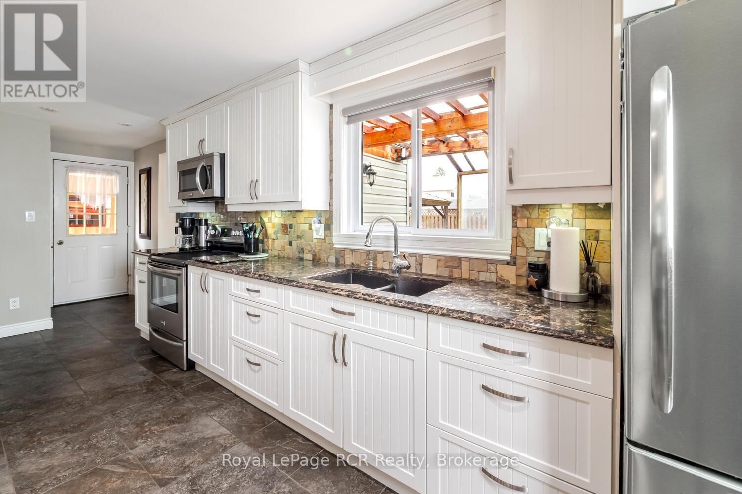 631 9TH STREET WEST Image 18