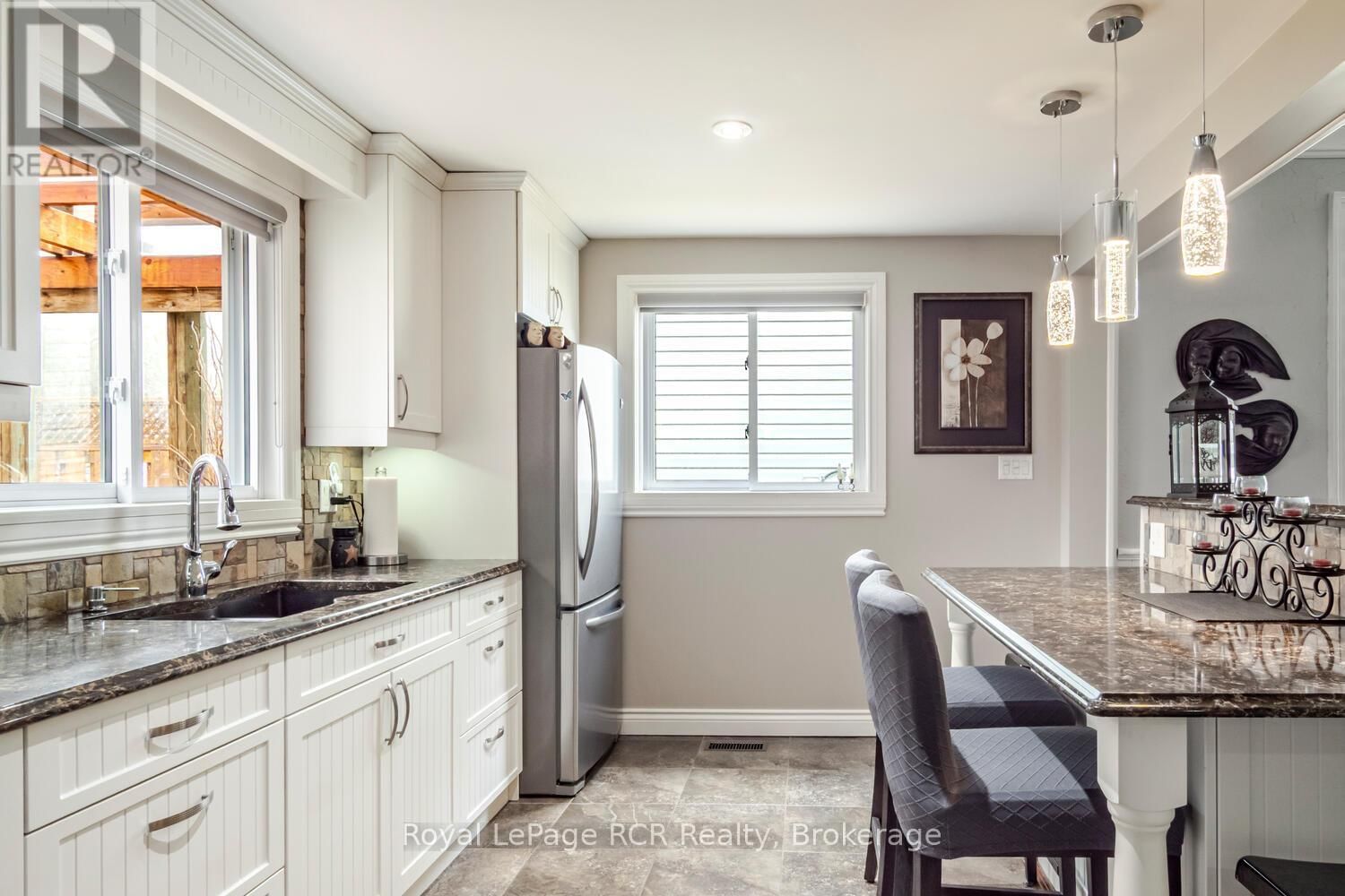 631 9TH STREET WEST Image 22