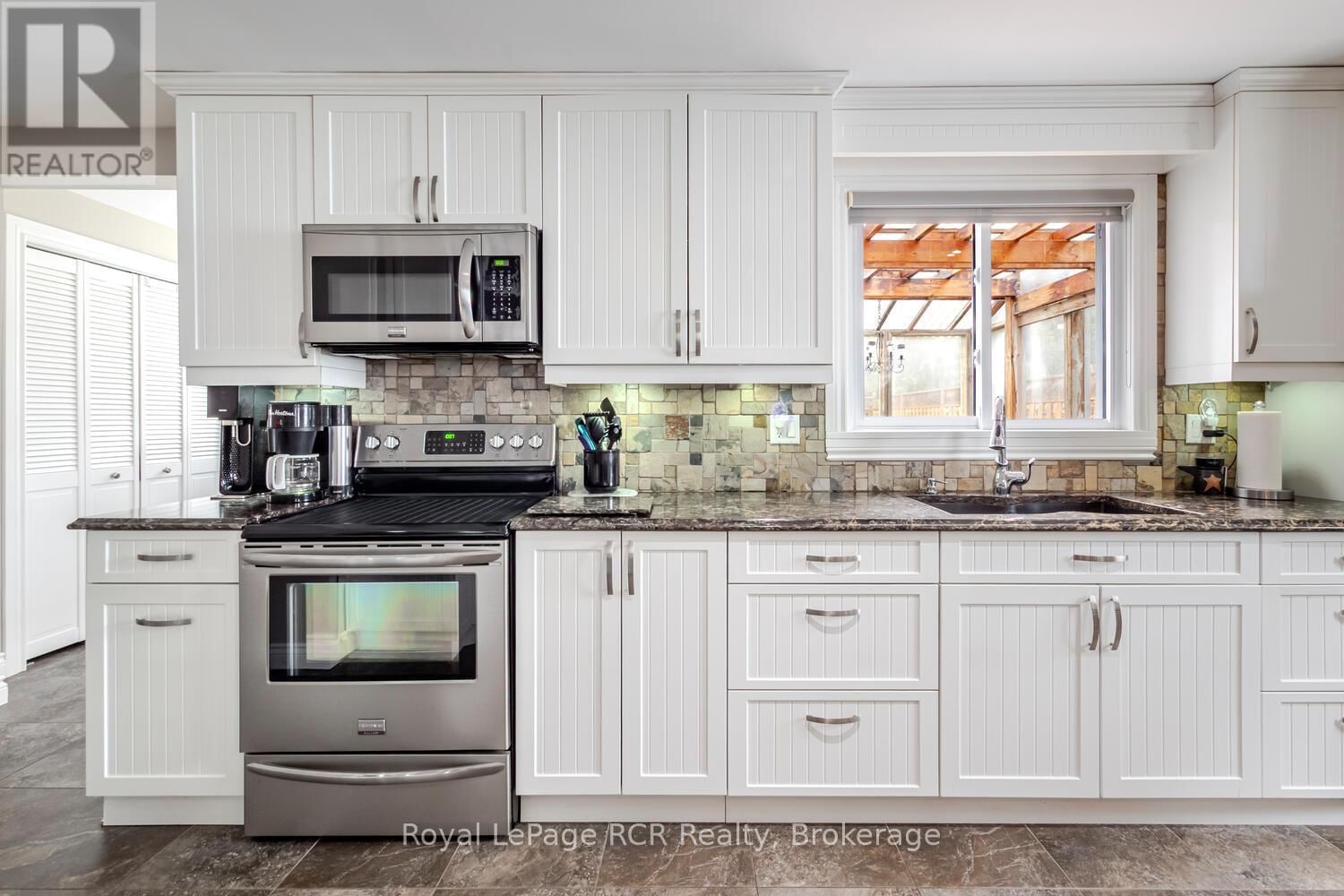 631 9TH STREET WEST Image 24