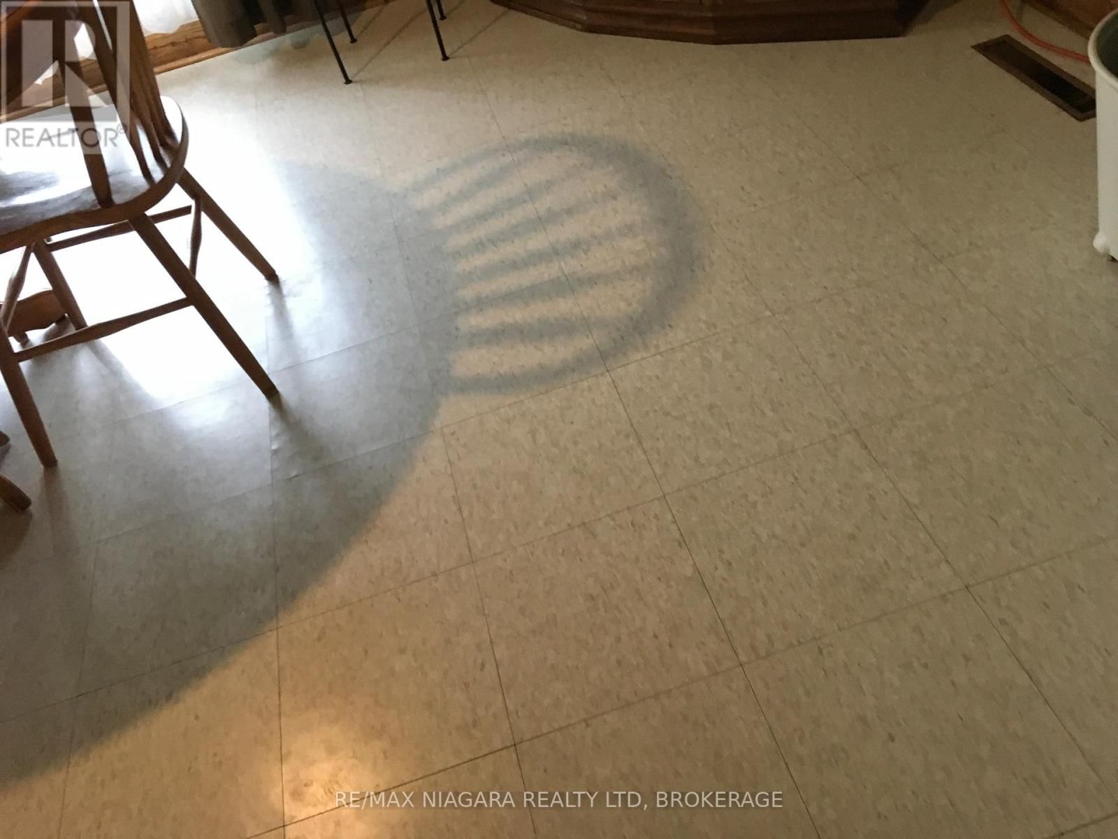 4577 DRUMMOND ROAD Image 12