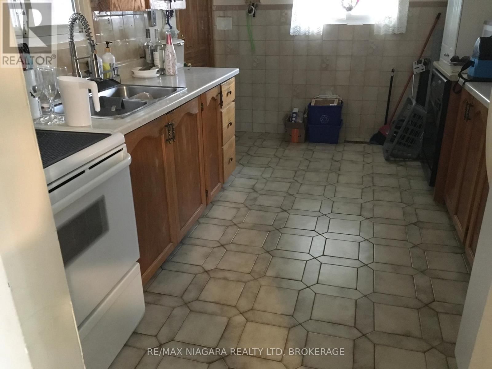 4577 DRUMMOND ROAD Image 23