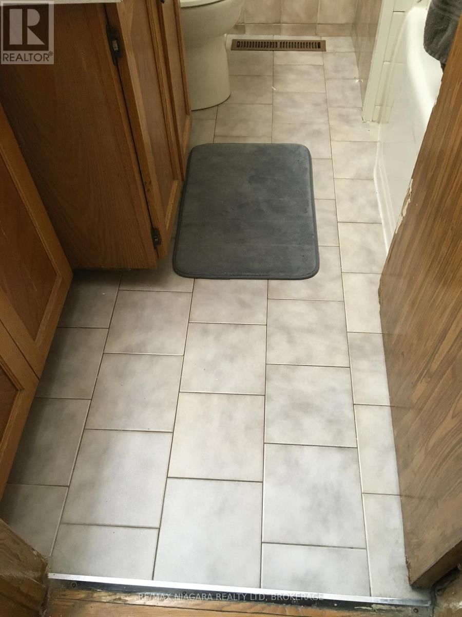 4577 DRUMMOND ROAD Image 28