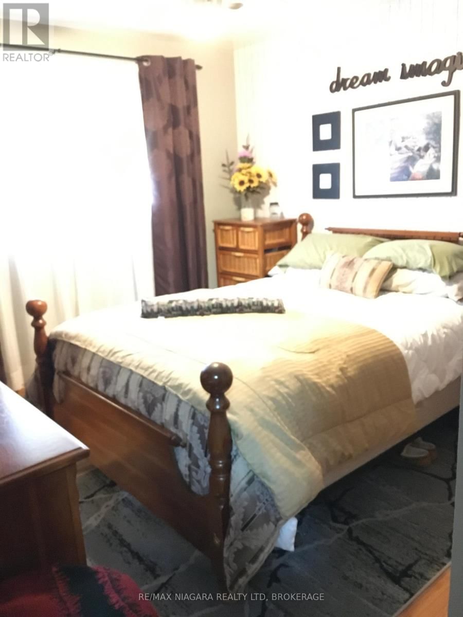 4577 DRUMMOND ROAD Image 35