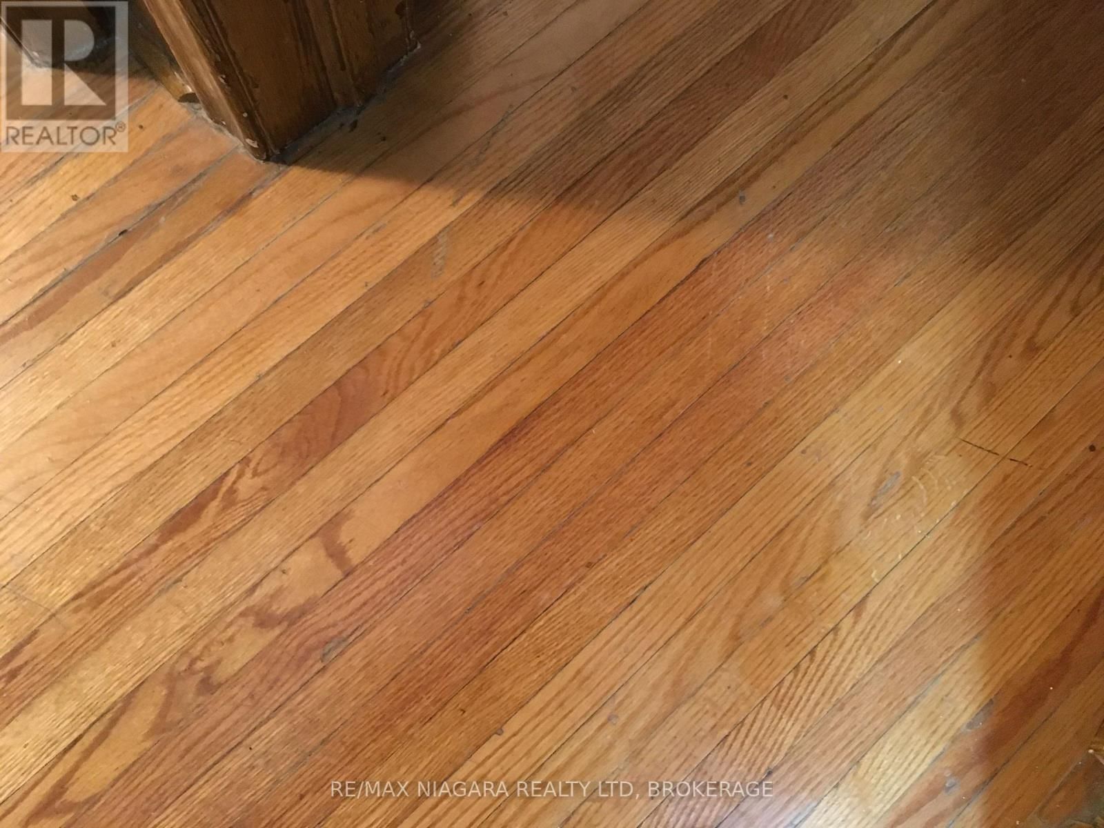 4577 DRUMMOND ROAD Image 36