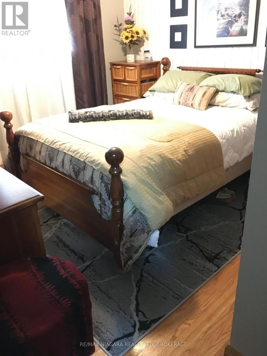 4577 DRUMMOND ROAD Image 38