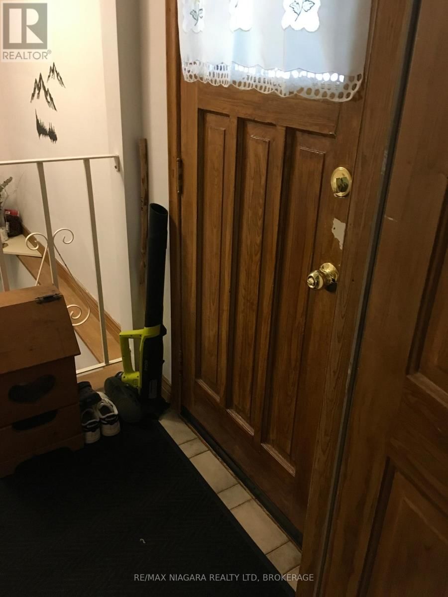 4577 DRUMMOND ROAD Image 40