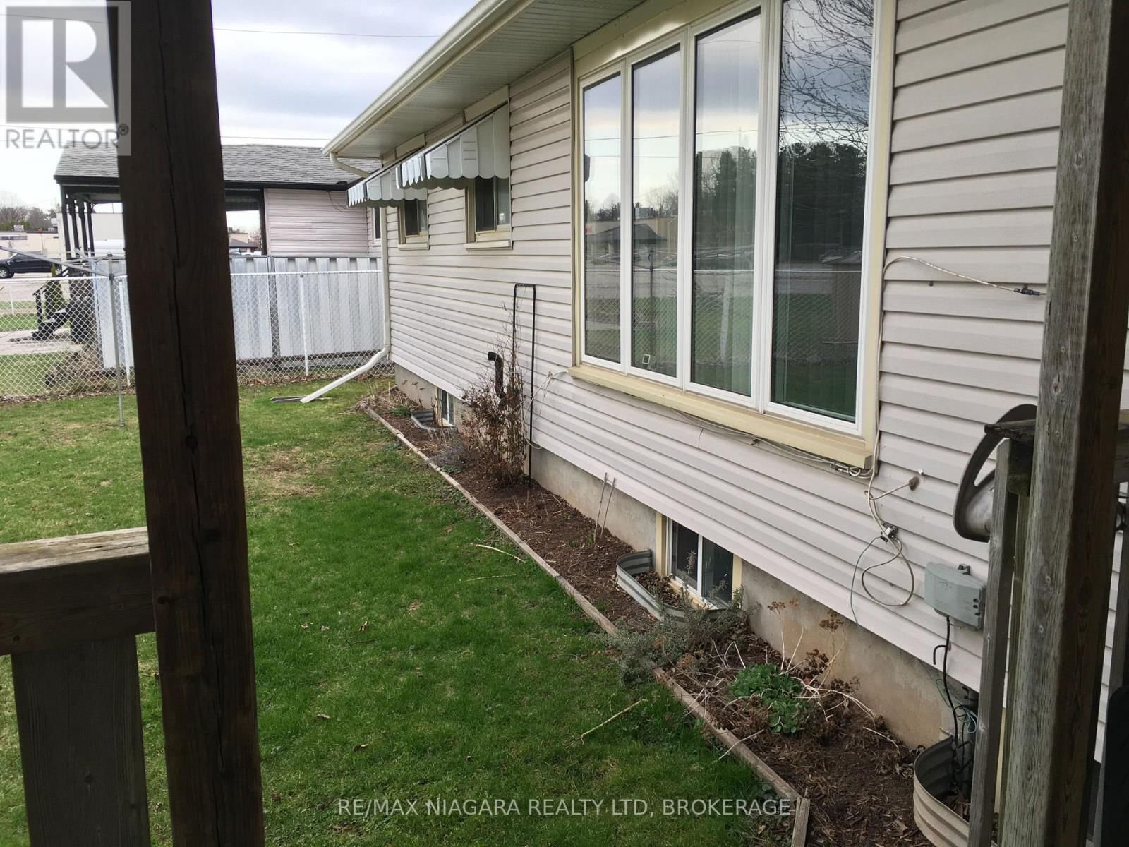 4577 DRUMMOND ROAD Image 41