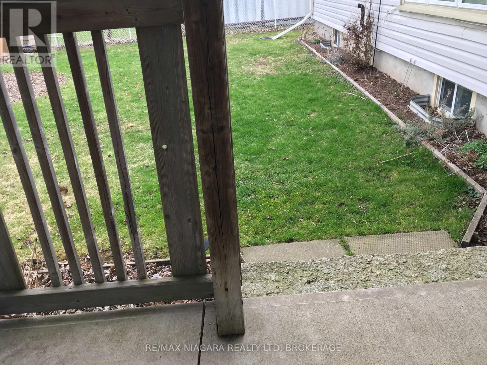 4577 DRUMMOND ROAD Image 42