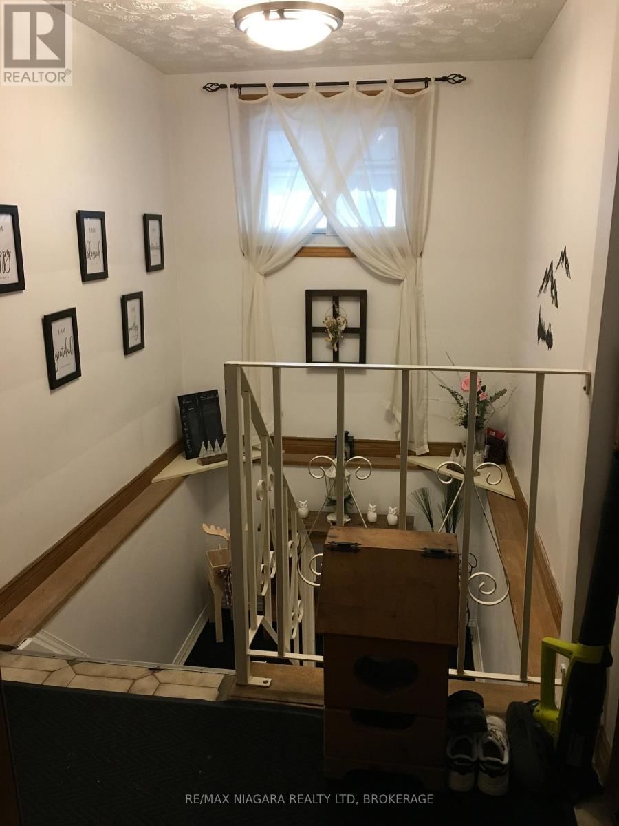 4577 DRUMMOND ROAD Image 43