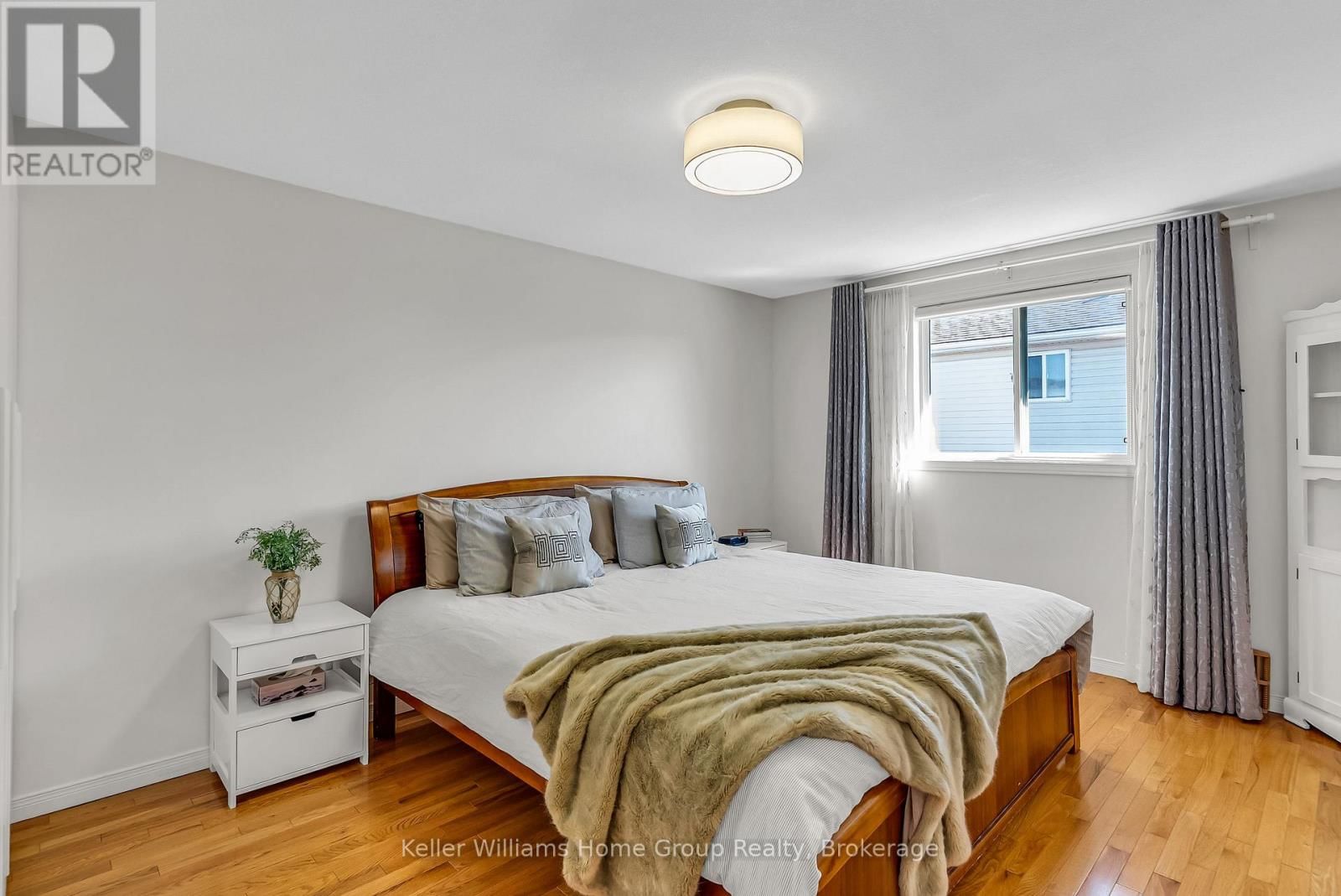 6 GIBBS CRESCENT Image 25