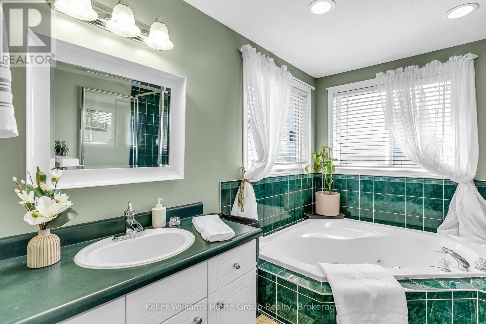 6 GIBBS CRESCENT Image 27