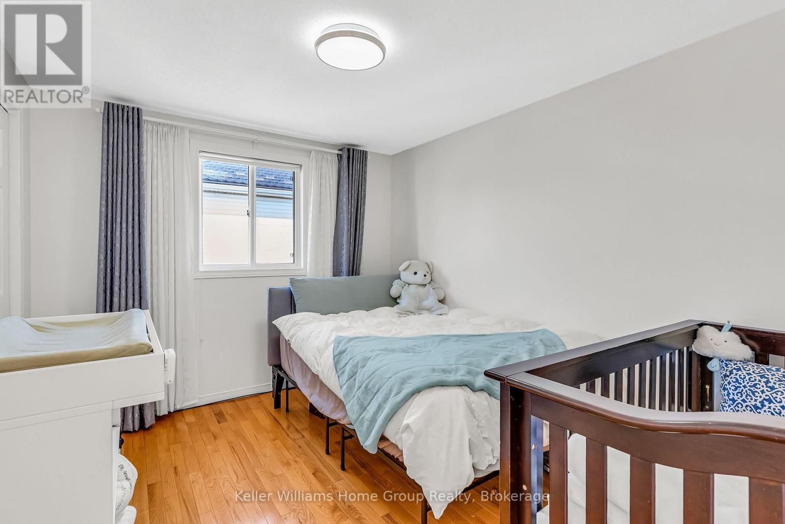 6 GIBBS CRESCENT Image 28