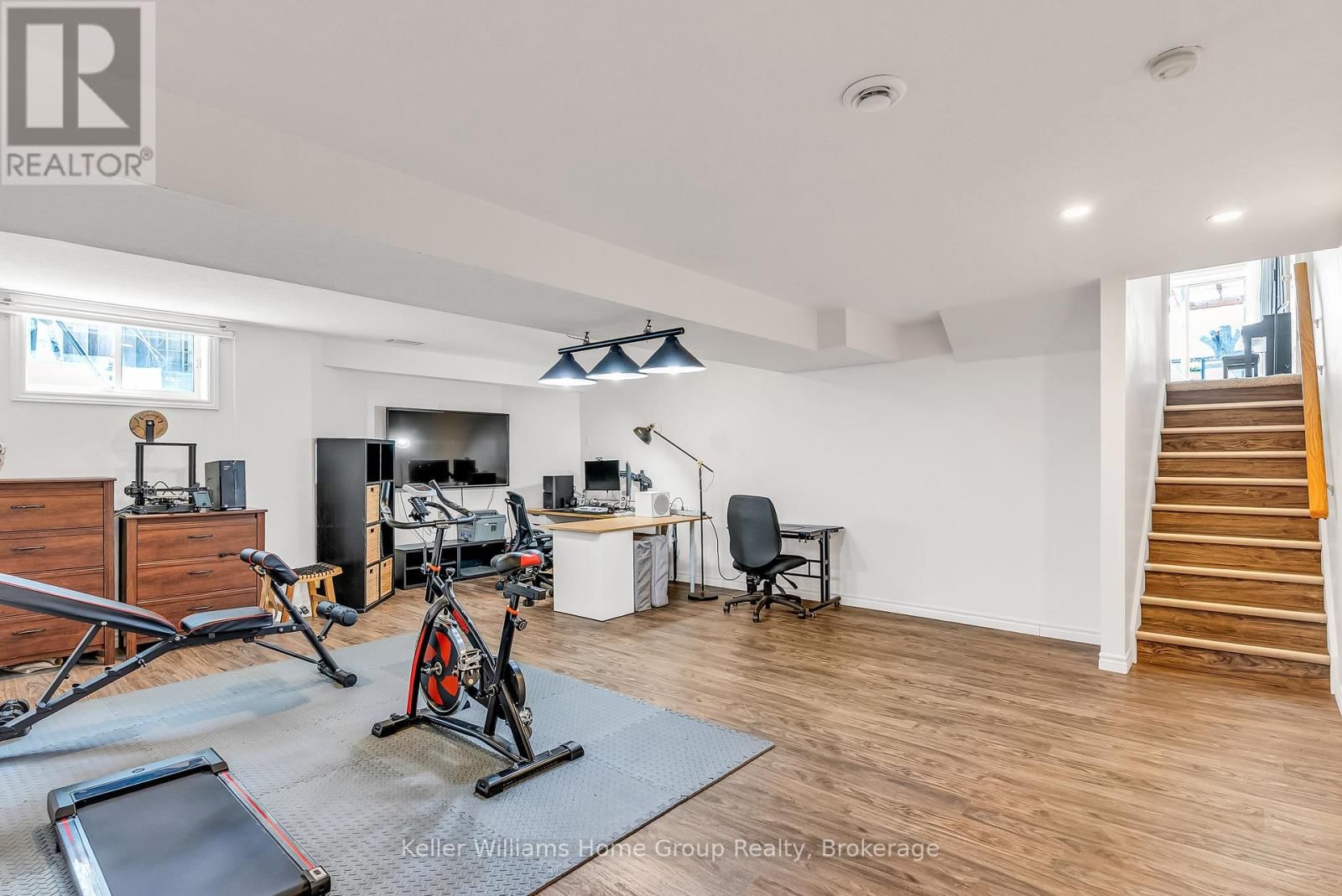 6 GIBBS CRESCENT Image 32