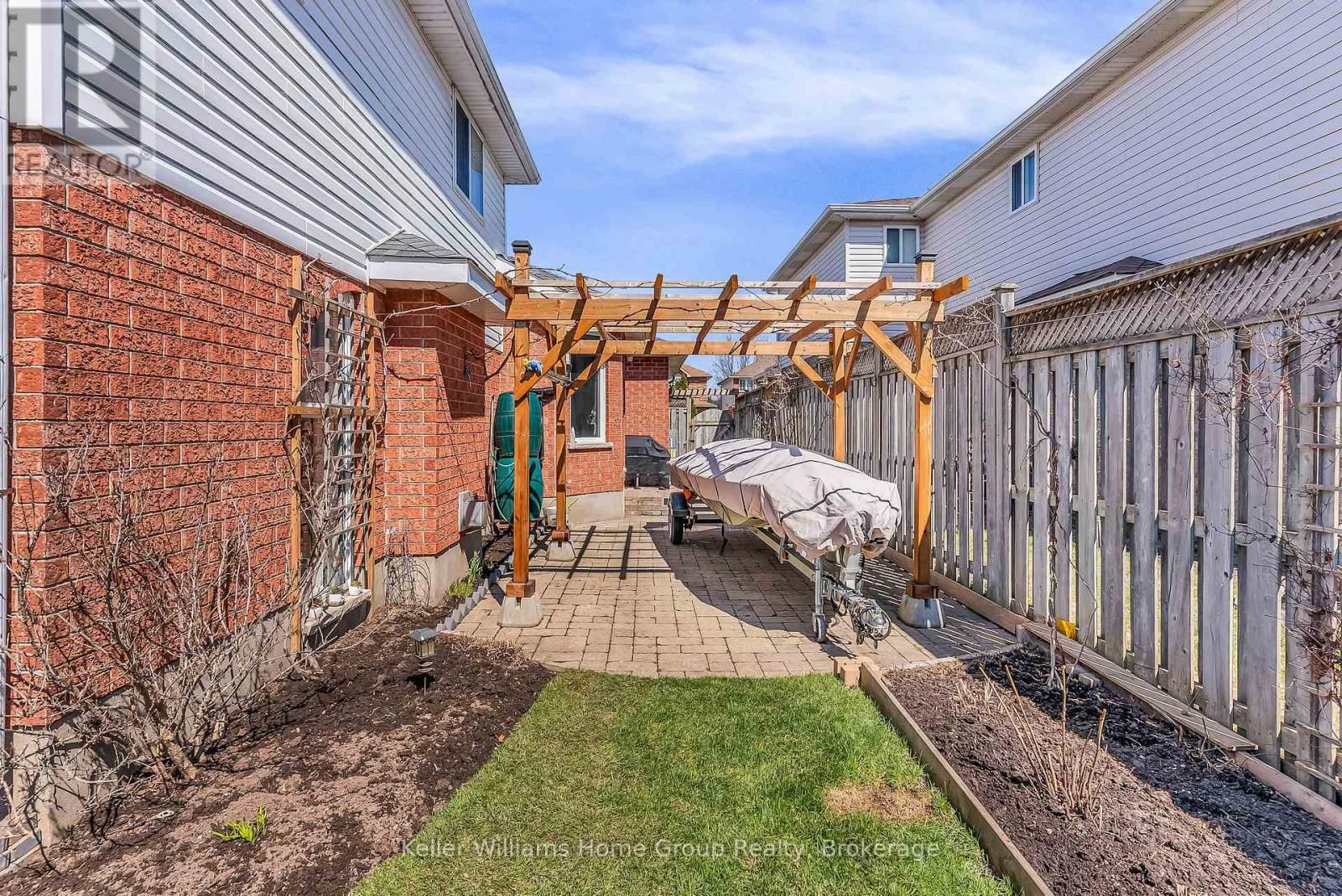 6 GIBBS CRESCENT Image 35