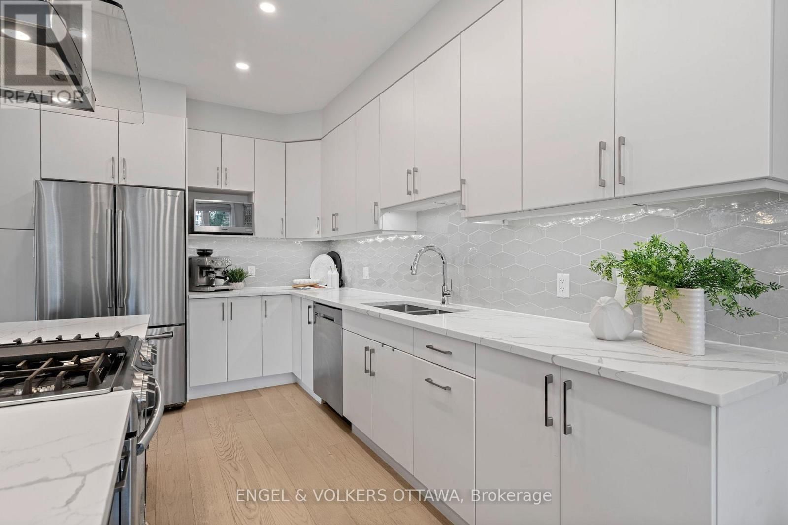 263 DOVERCOURT AVENUE Image 8