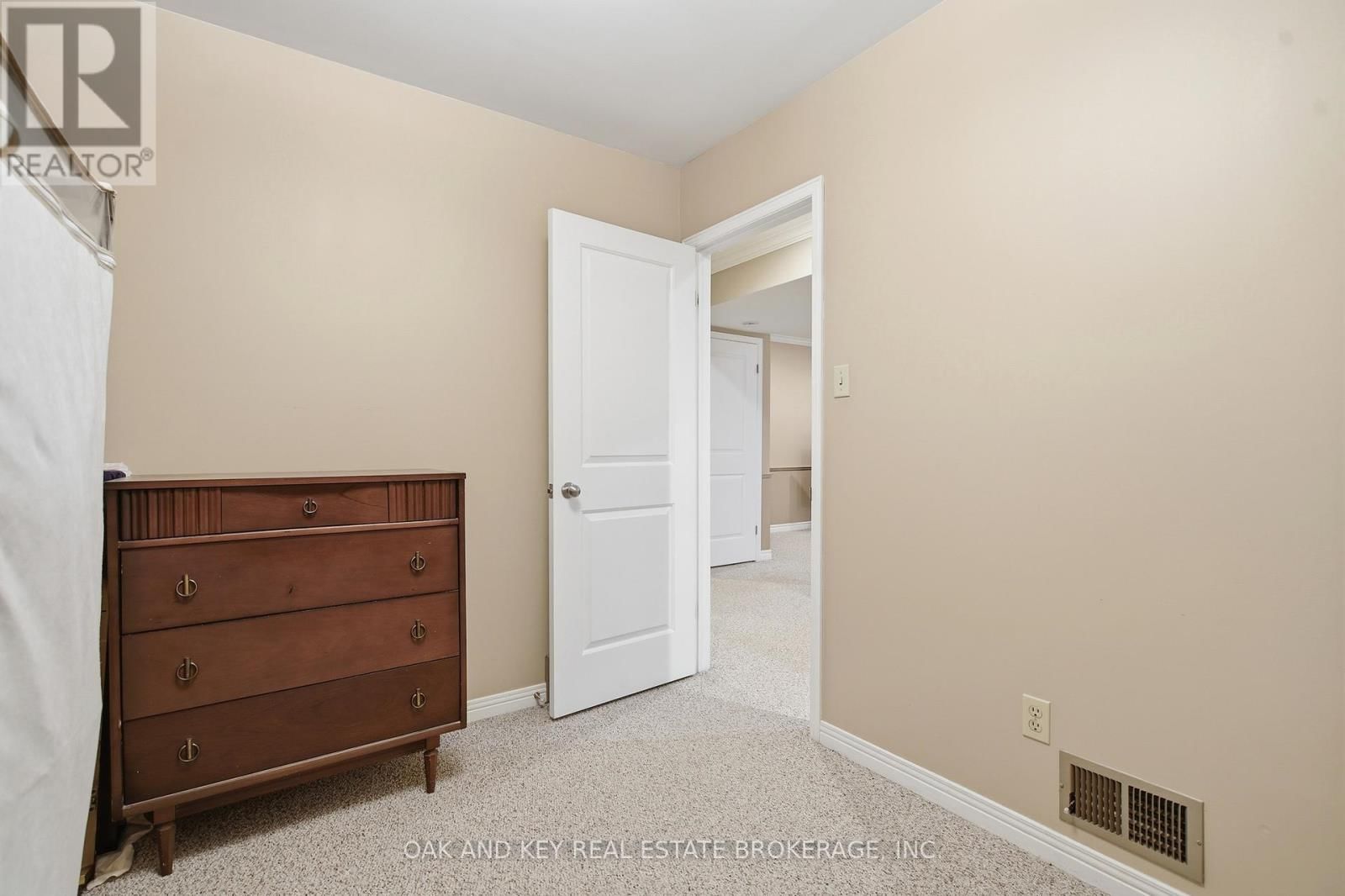 133 FAIRLANE AVENUE Image 34