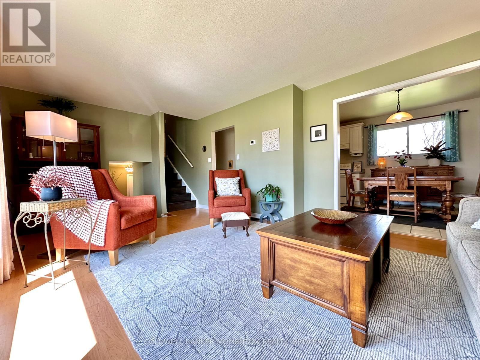 99 ERIN CRESCENT Image 12