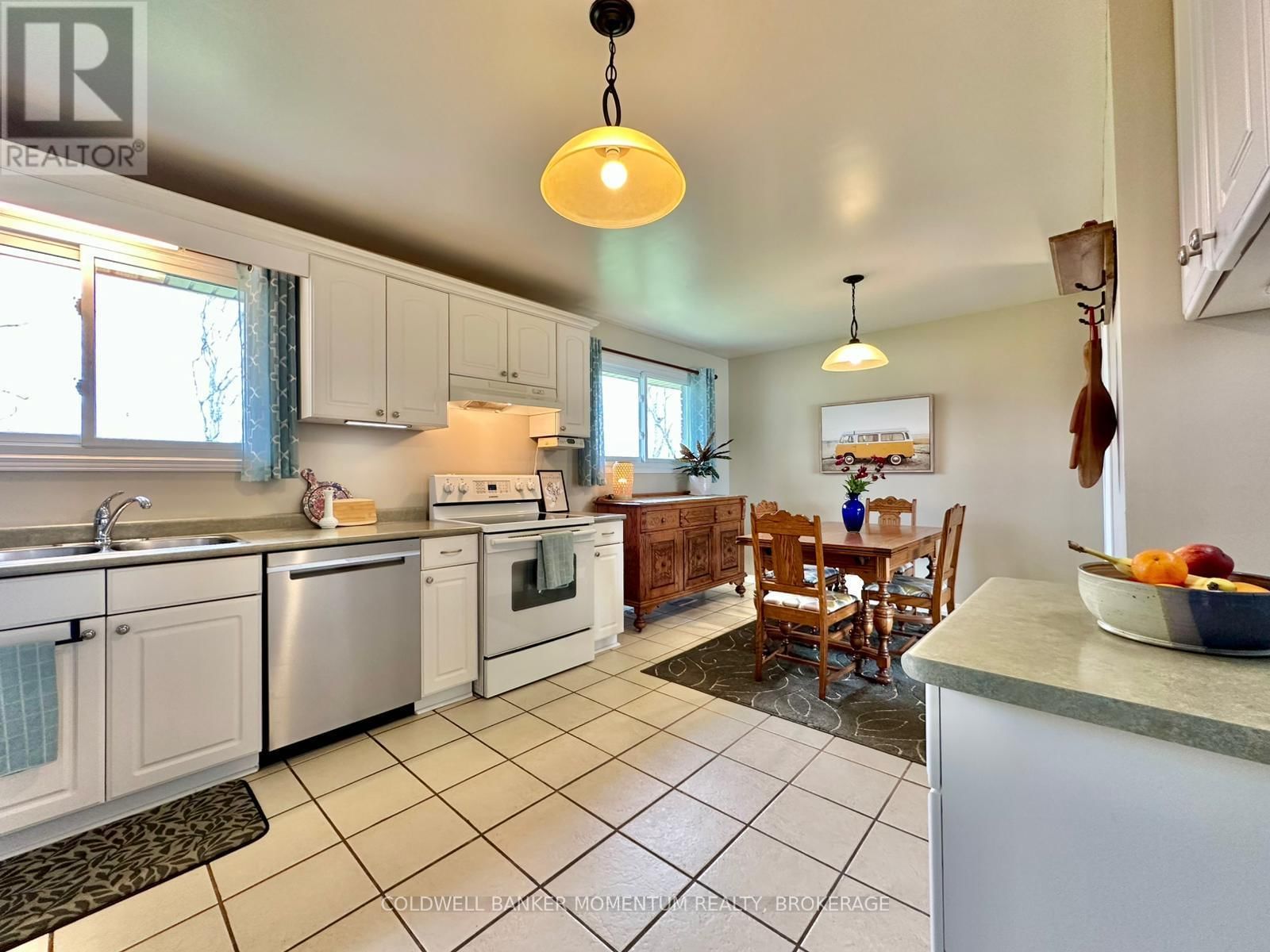 99 ERIN CRESCENT Image 14