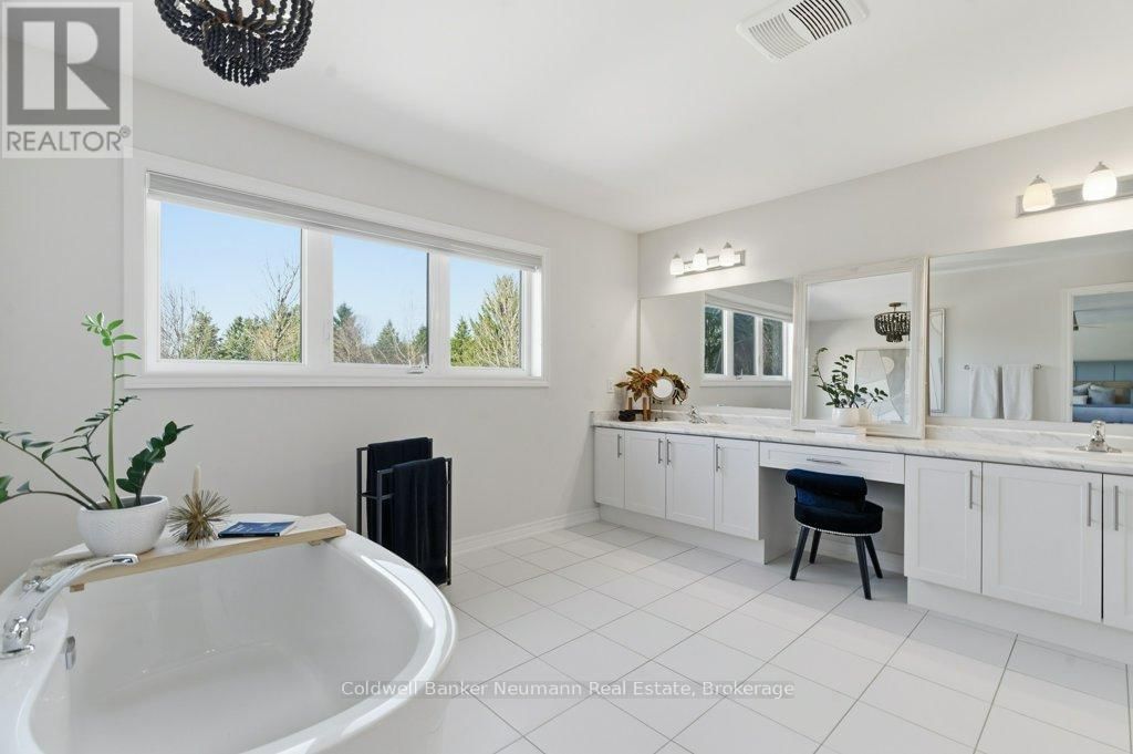 96 HARPIN WAY EAST Image 26