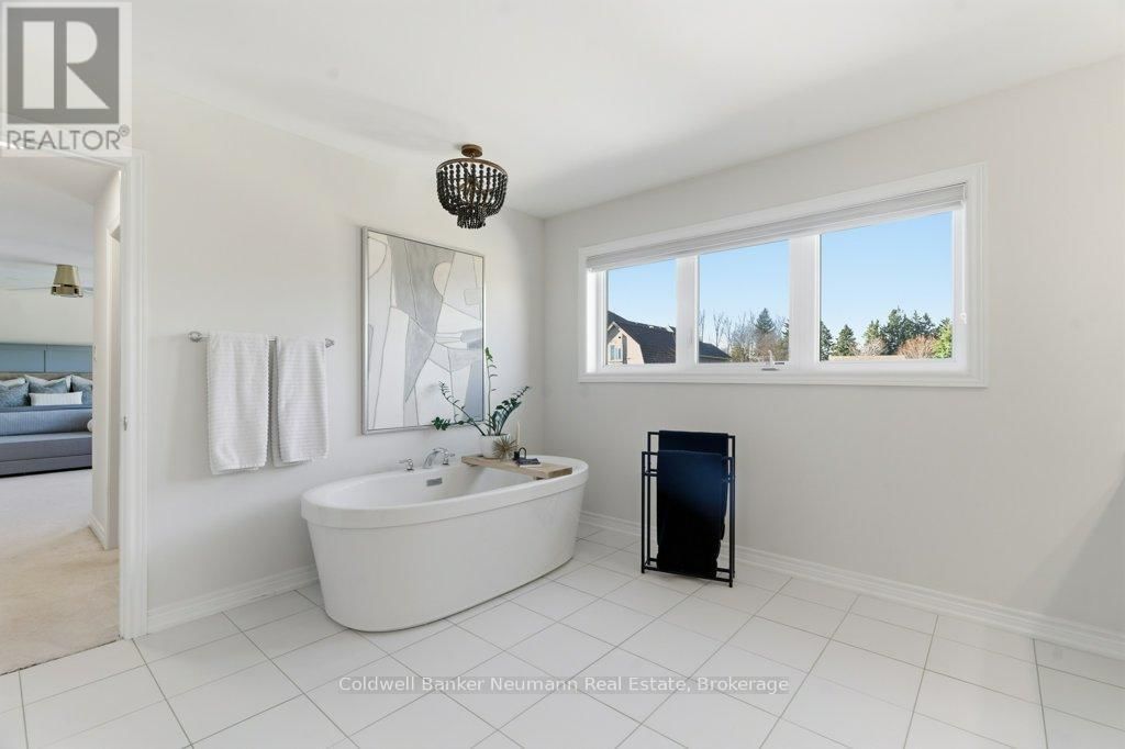 96 HARPIN WAY EAST Image 27