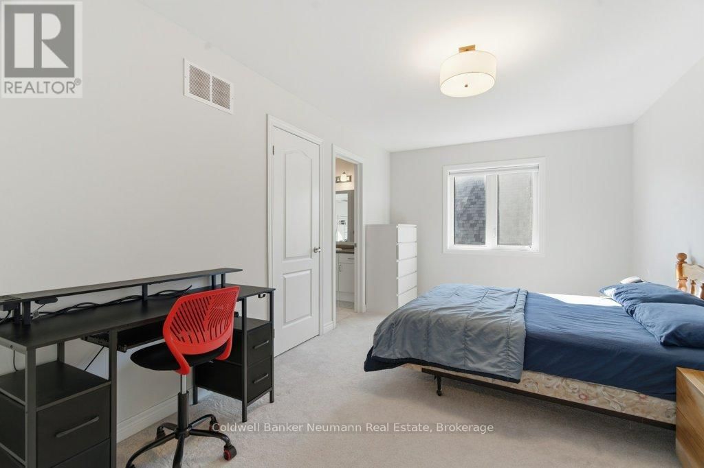 96 HARPIN WAY EAST Image 29