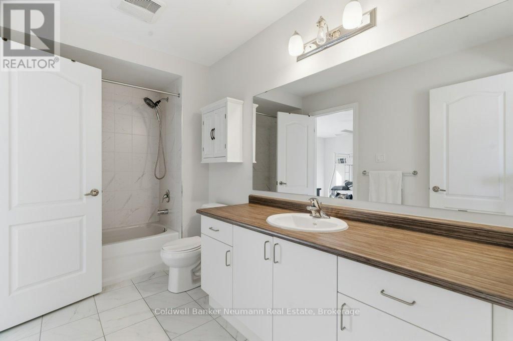 96 HARPIN WAY EAST Image 30