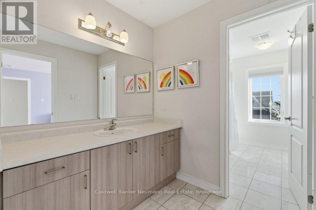 96 HARPIN WAY EAST Image 34