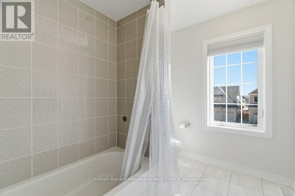 96 HARPIN WAY EAST Image 35