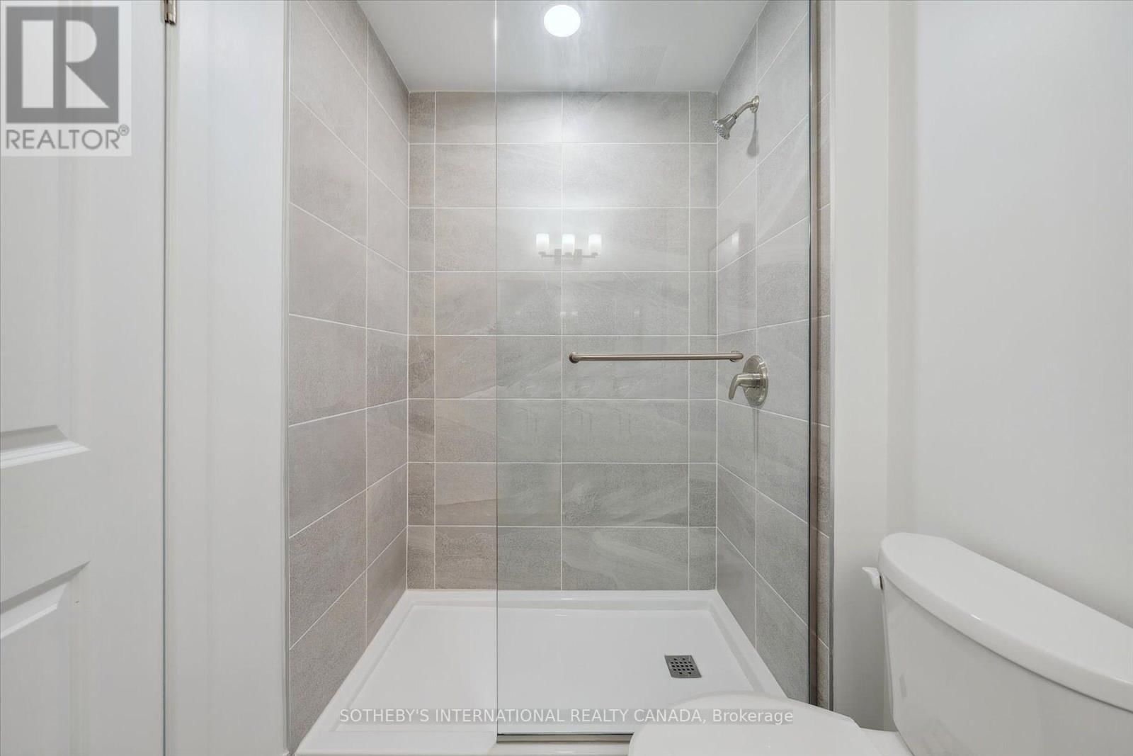 306 - 19B WEST STREET NORTH Image 16